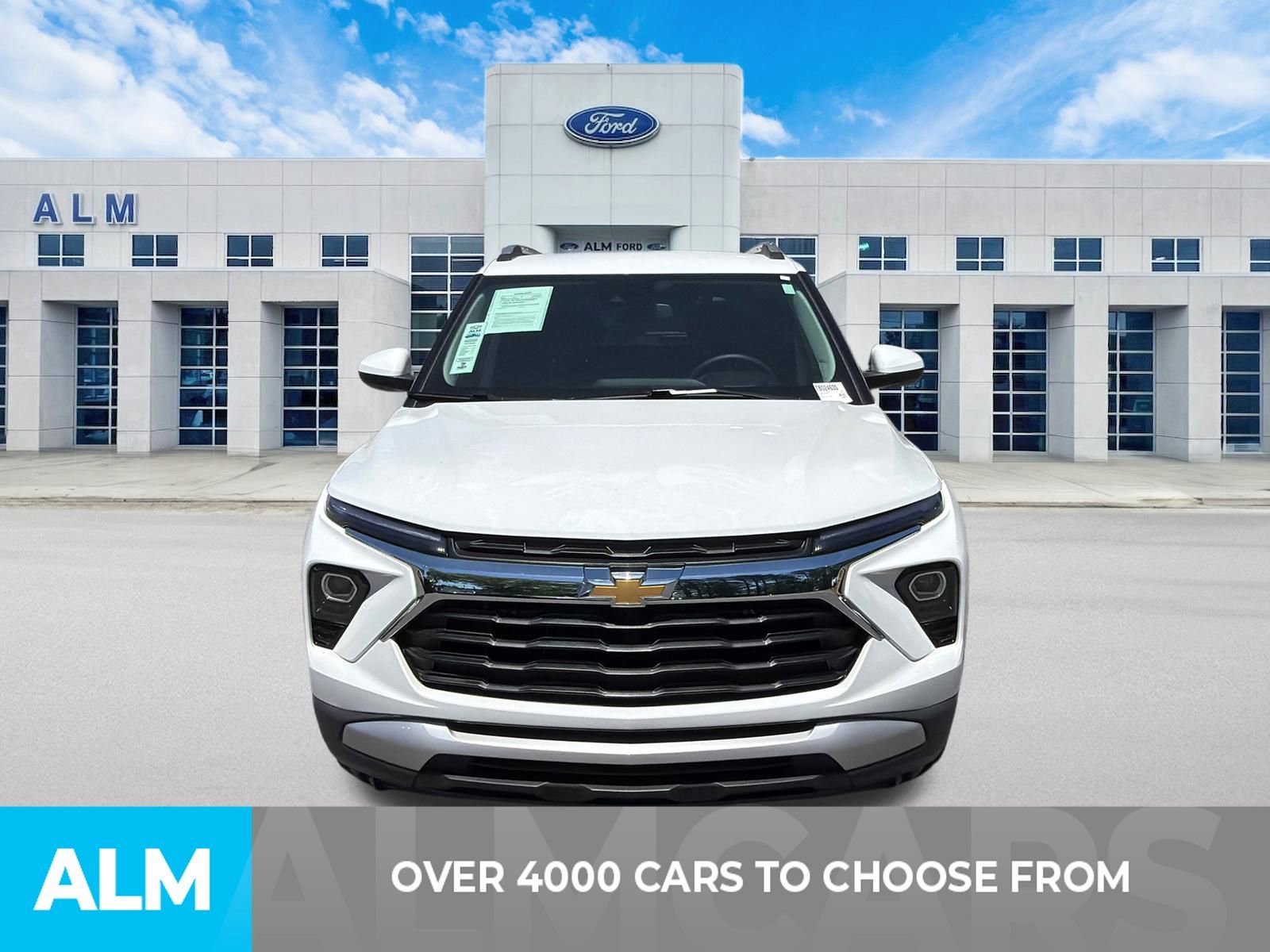 Used 2026 Chevrolet TrailBlazer LT w/ LT Cold Weather Package FWD image 2