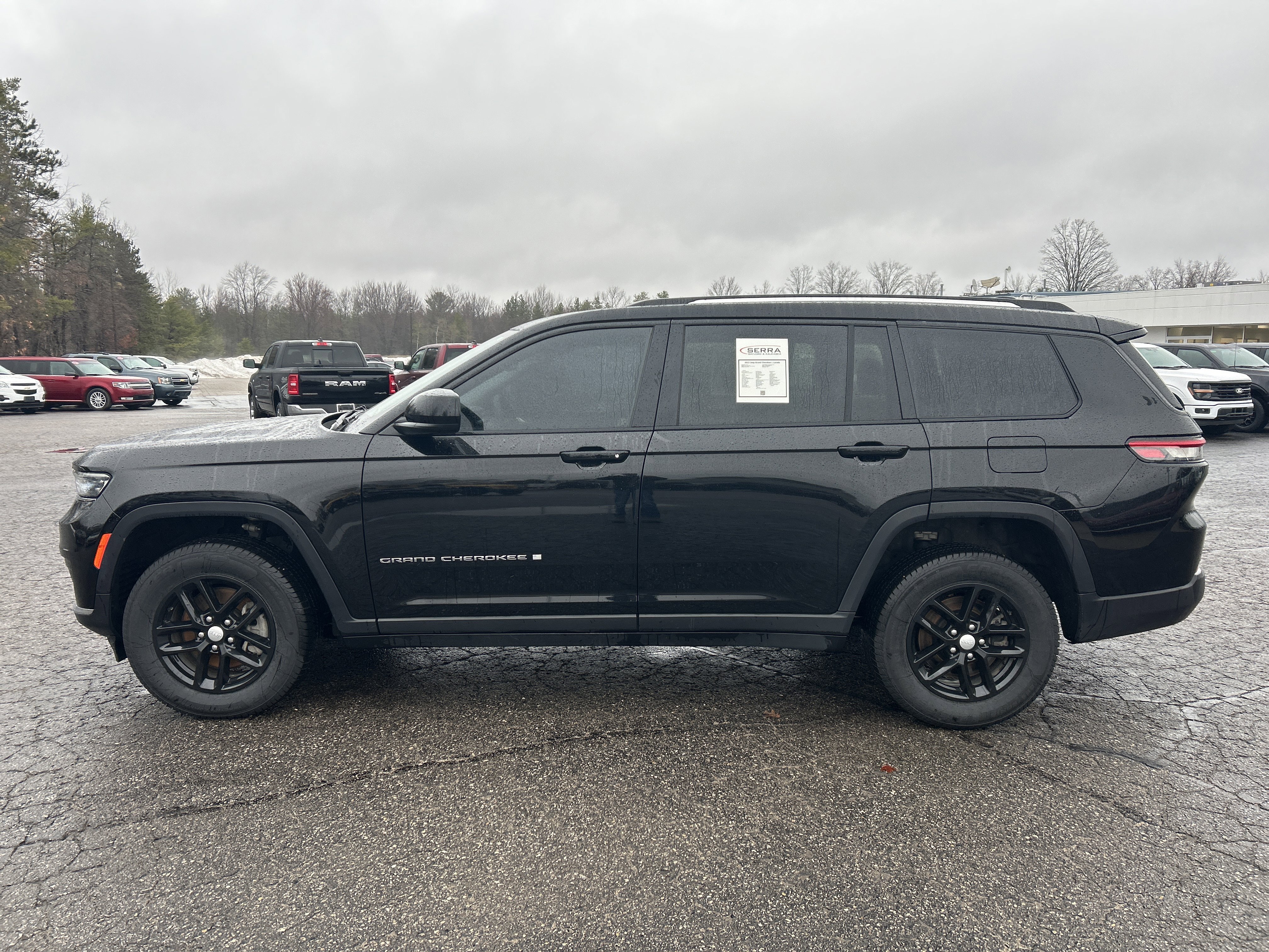 Used 2023 Jeep Grand Cherokee L Laredo AWD/4WD image 7