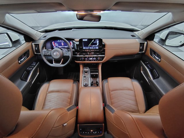 Used 2023 Nissan Pathfinder Platinum AWD/4WD image 2