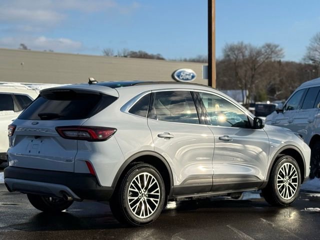Certified 2025 Ford Escape SE image 38