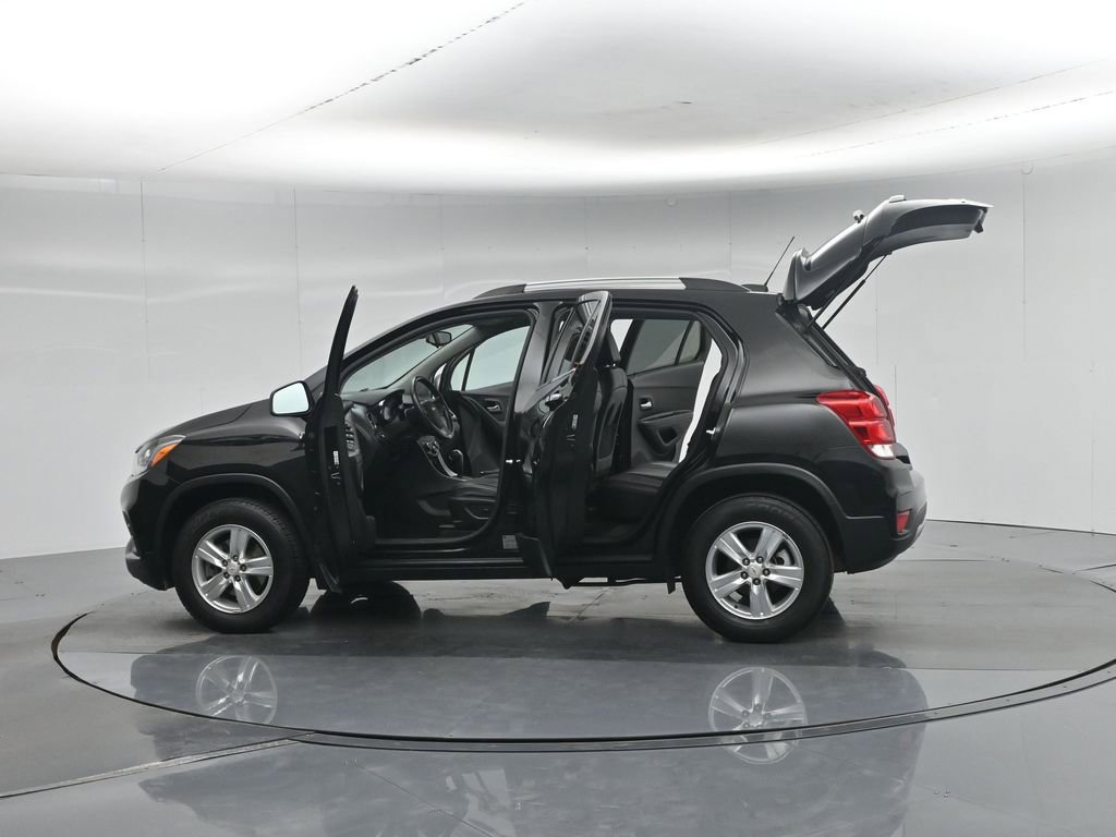 Used 2020 Chevrolet Trax LT w/ LT Convenience Package AWD/4WD image 38