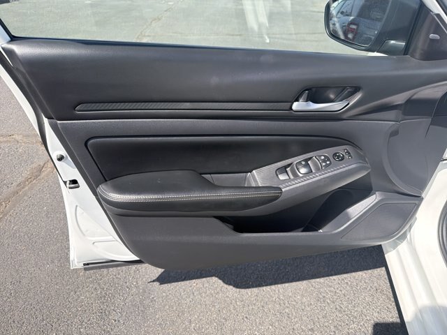 Used 2025 Nissan Altima 2.5 SV FWD image 10