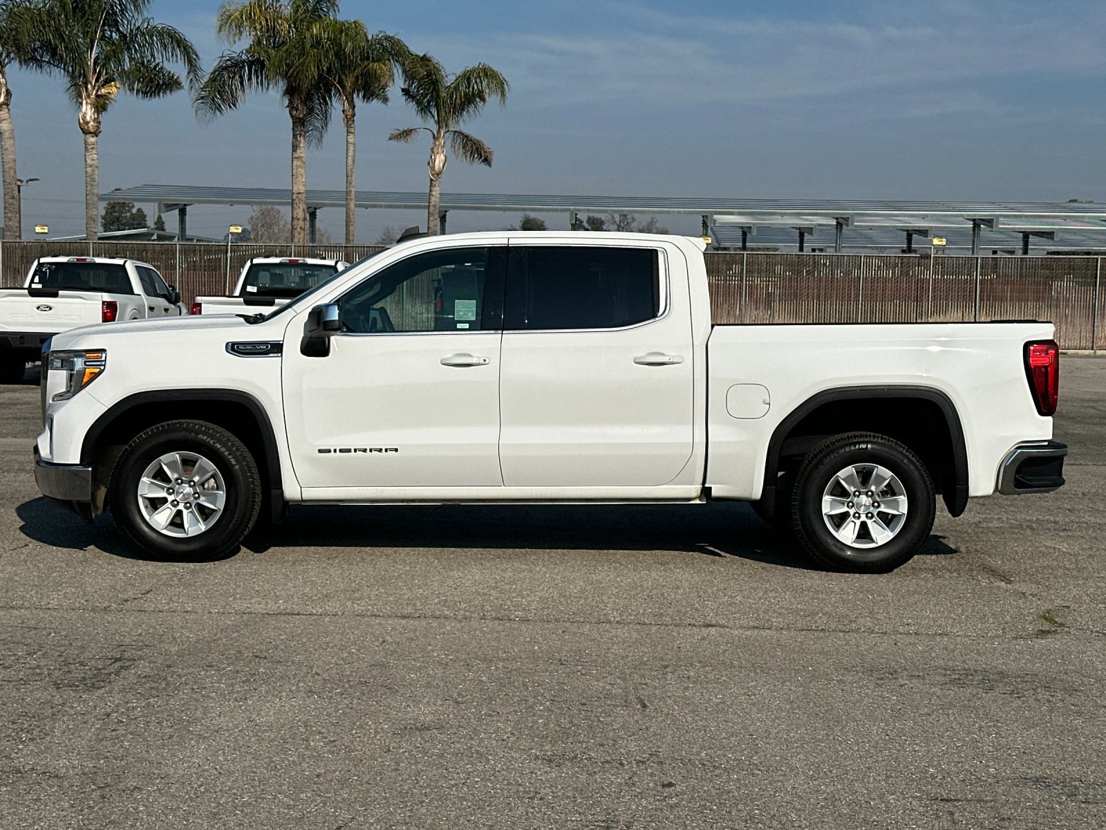 Used 2021 GMC Sierra 1500 SLE image 2