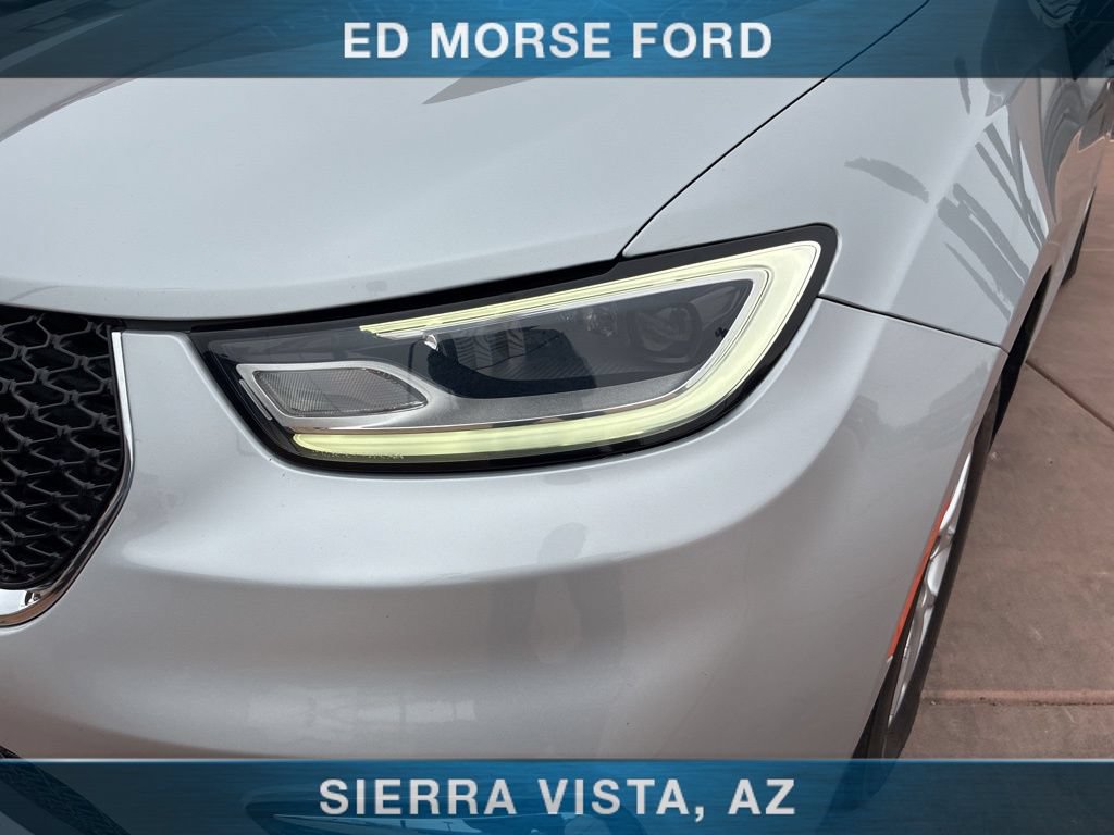 Used 2024 Chrysler Pacifica Touring-L FWD image 3