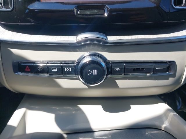 Used 2023 Volvo XC60 B5 Plus AWD/4WD image 30