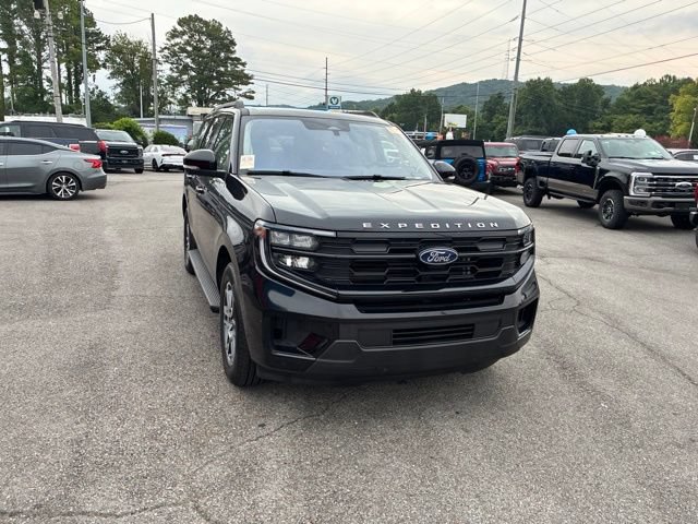 Certified 2025 Ford Expedition Active RWD image 3