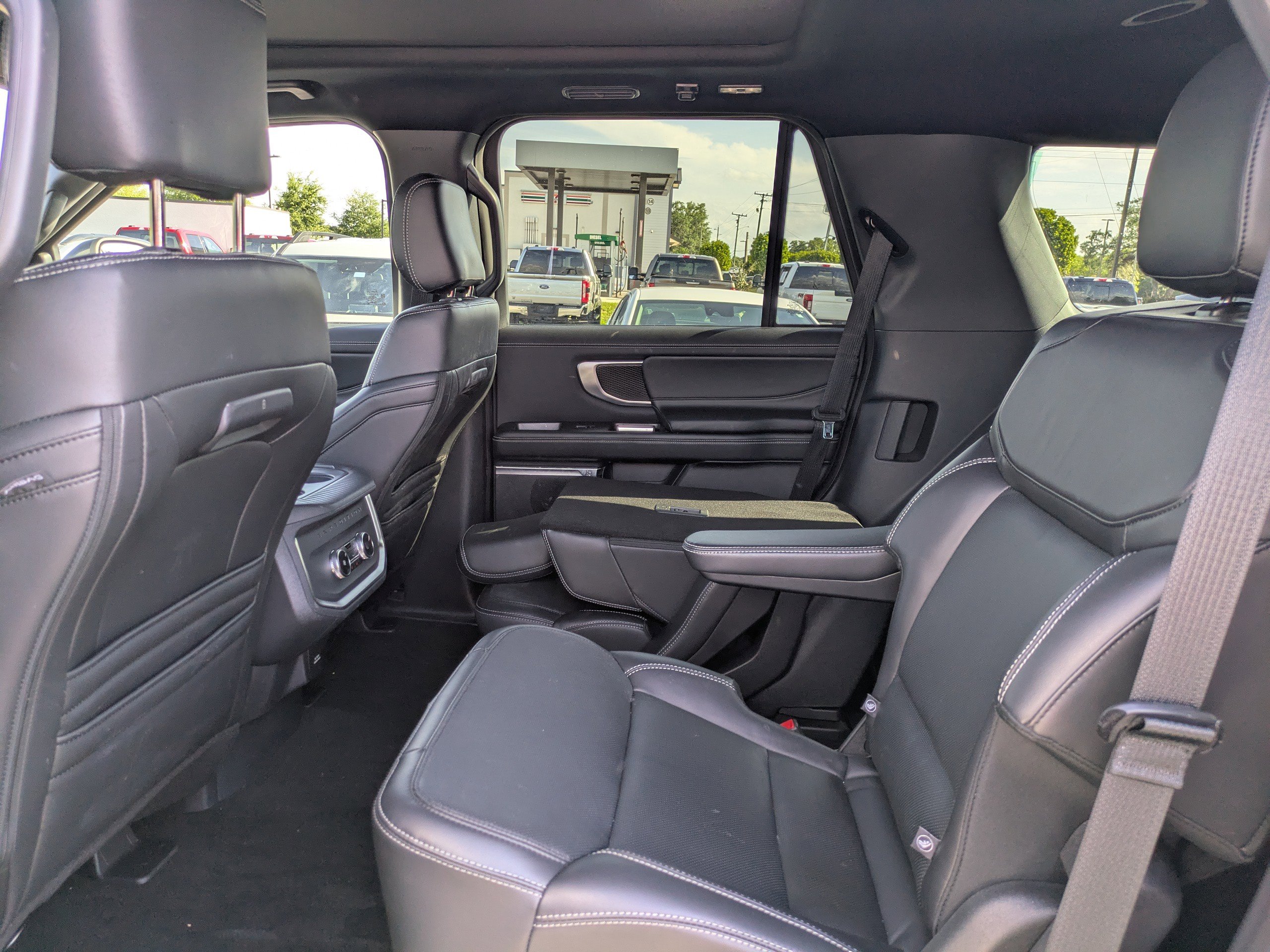 Certified 2025 Ford Expedition Platinum w/ Stealth Appearance Package AWD/4WD image 12