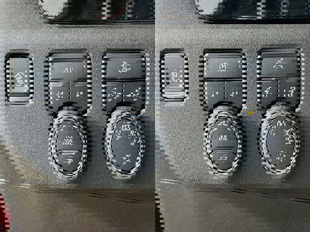 Used 2025 Chevrolet Silverado 1500 LT image 26