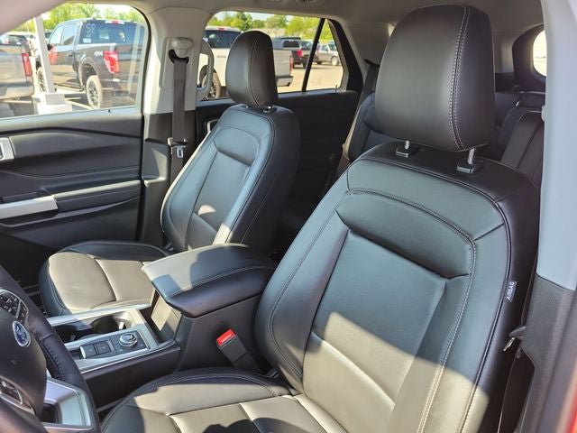 Certified 2024 Ford Explorer XLT w/ Equipment Group 202A AWD/4WD image 5
