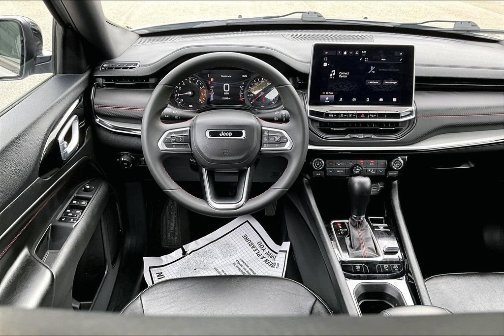 Used 2025 Jeep Compass Trailhawk AWD/4WD image 5