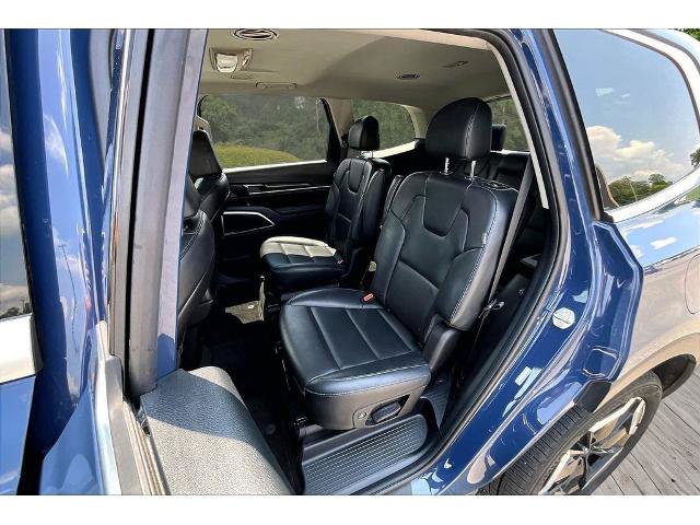 Used 2025 Kia Telluride S FWD image 16