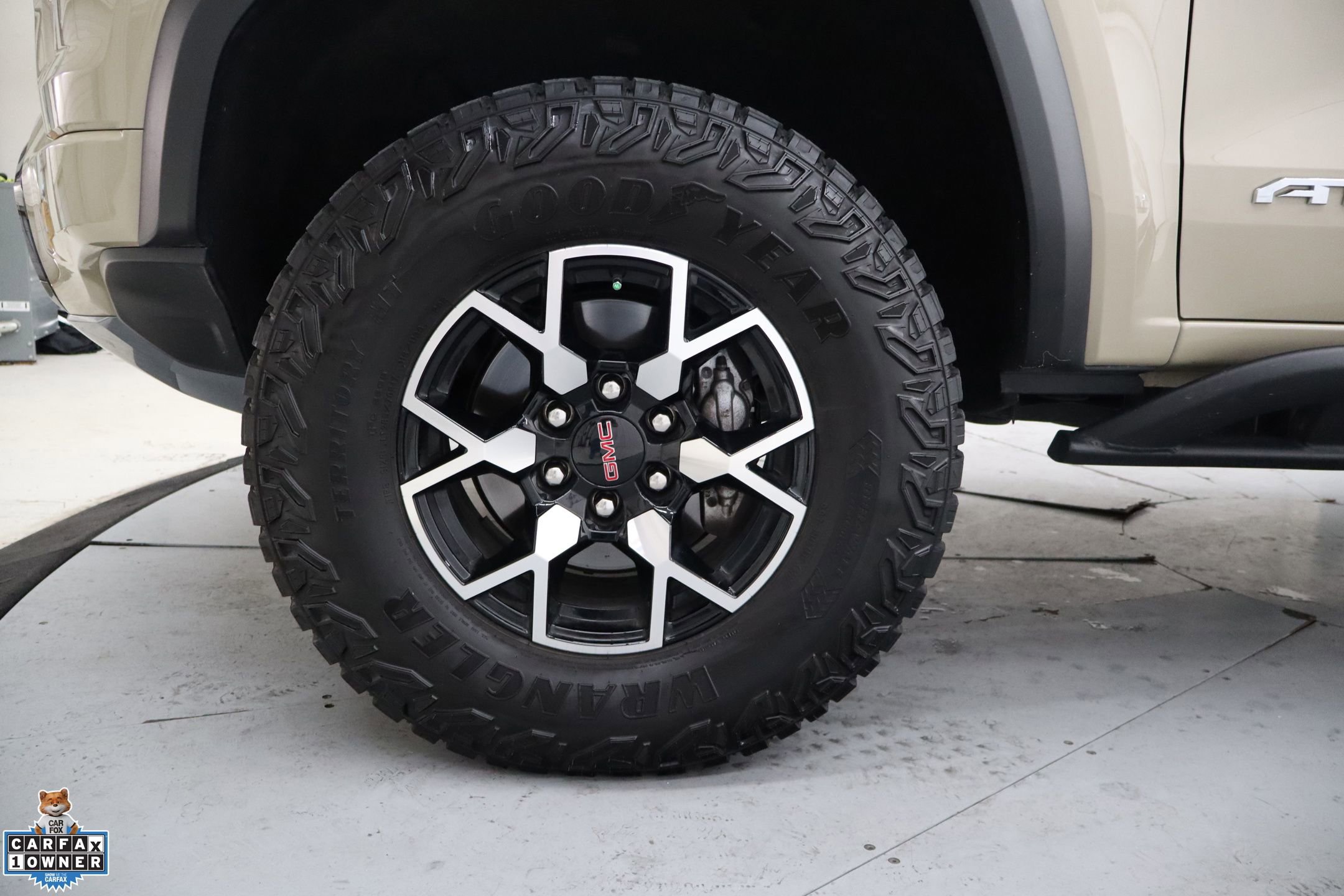 Used 2024 GMC Canyon AT4X image 11