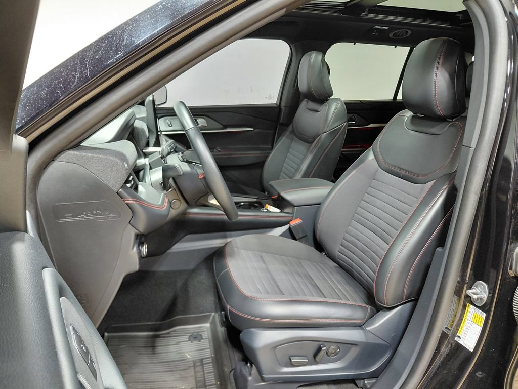 Certified 2025 Ford Explorer ST-Line w/ Premium Package AWD/4WD image 5