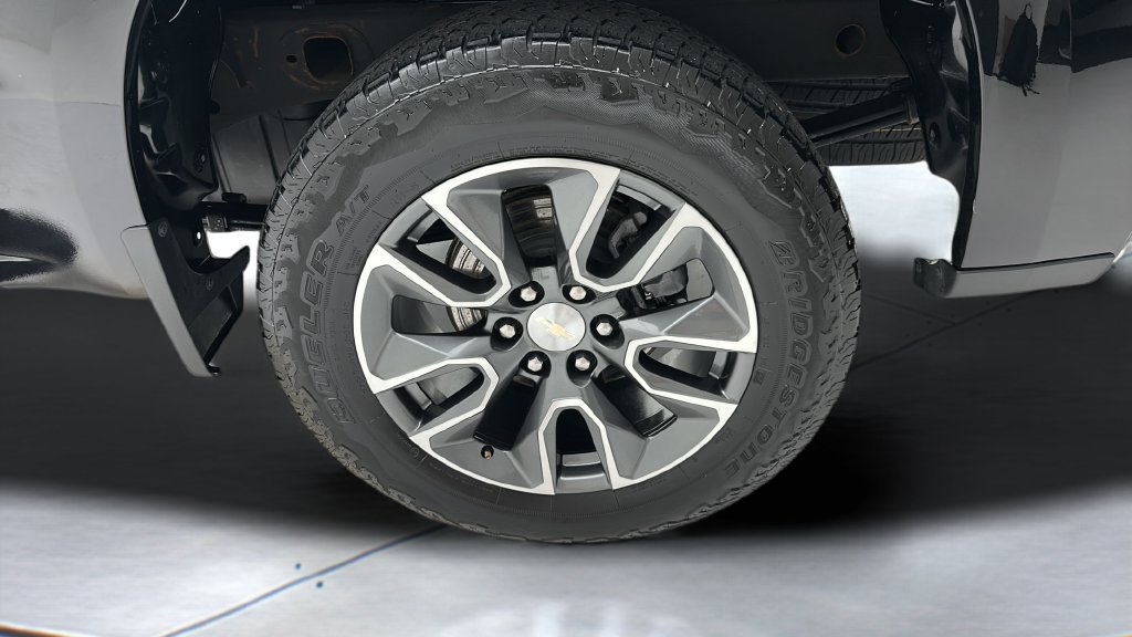 Used 2024 Chevrolet Silverado 1500 LT AWD/4WD image 9