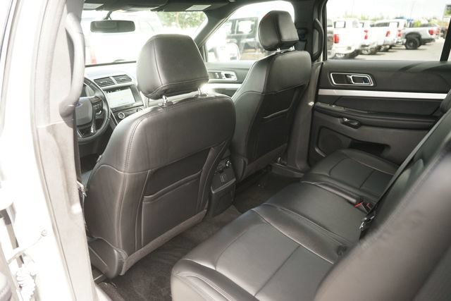 Certified 2017 Ford Explorer XLT w/ Equipment Group 202A FWD image 11