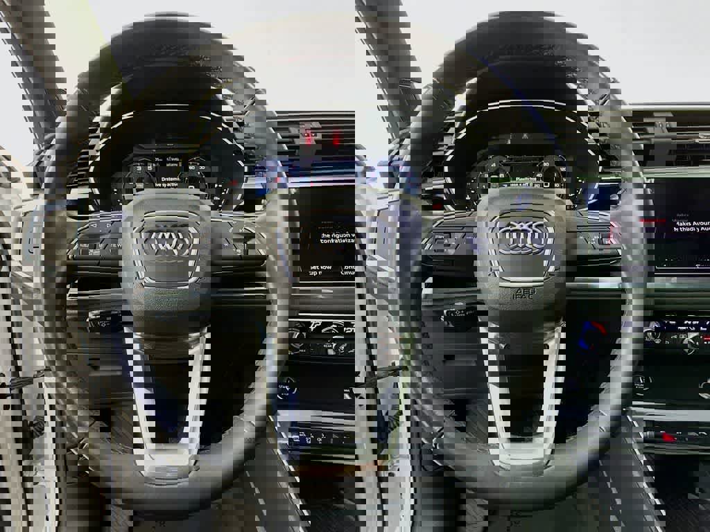 Used 2024 Audi Q3 2.0T Premium image 16