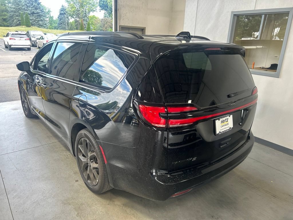 Used 2025 Chrysler Pacifica Limited FWD image 7