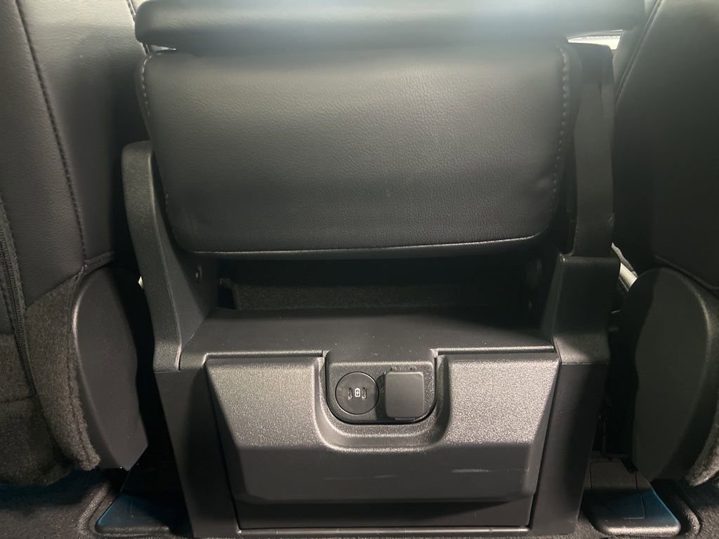 Certified 2025 Ford F350 Lariat w/ Camper Package image 11