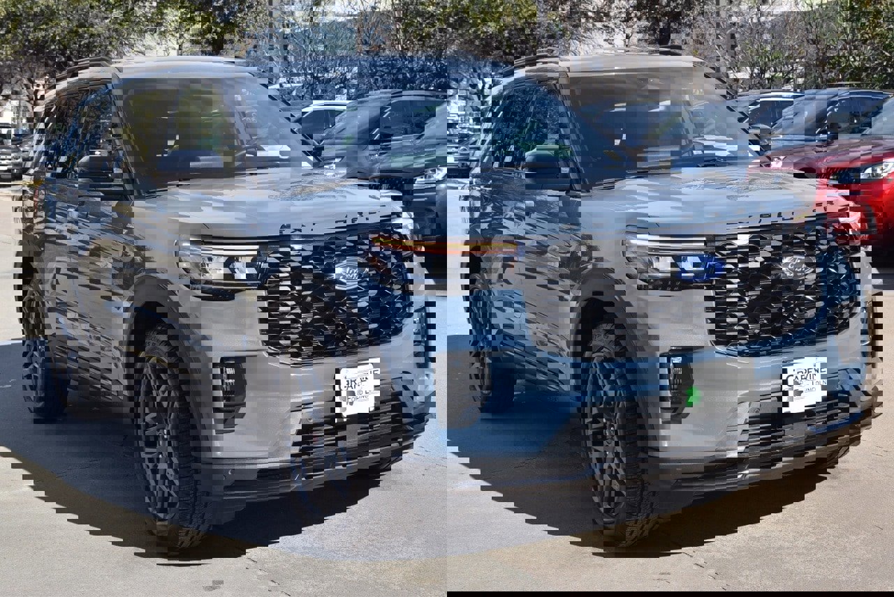 Certified 2025 Ford Explorer ST-Line w/ Premium Package image 11