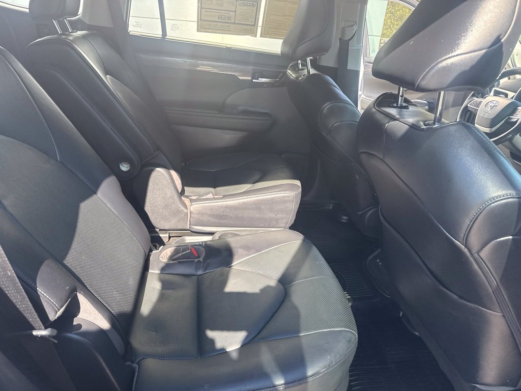 Used 2023 Toyota Highlander Limited FWD image 32