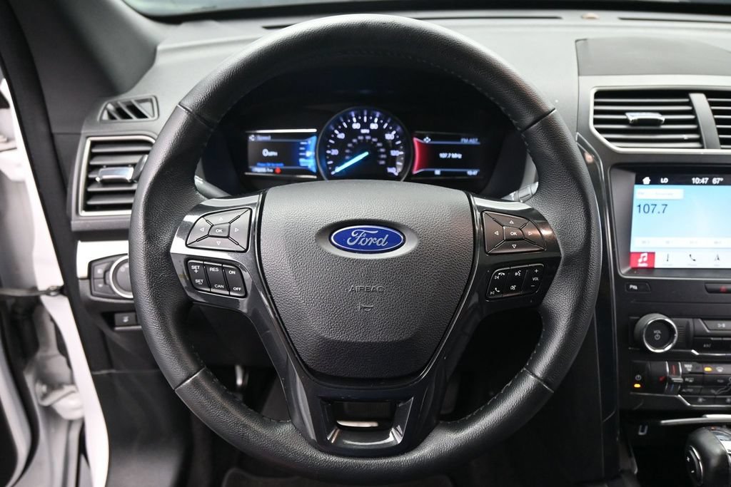 Certified 2019 Ford Explorer XLT w/ Equipment Group 202A FWD image 11
