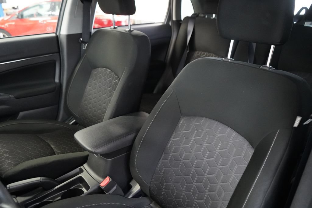 Used 2025 Mitsubishi Outlander Sport ES AWD/4WD image 17
