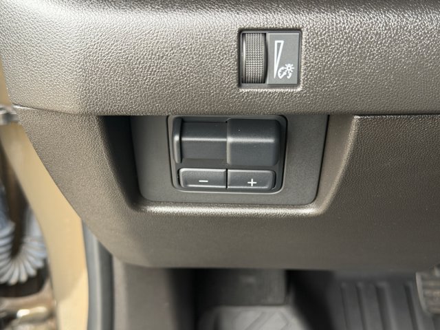 Used 2024 Chevrolet Colorado Z71 w/ Z71 Convenience Package 2 AWD/4WD image 32