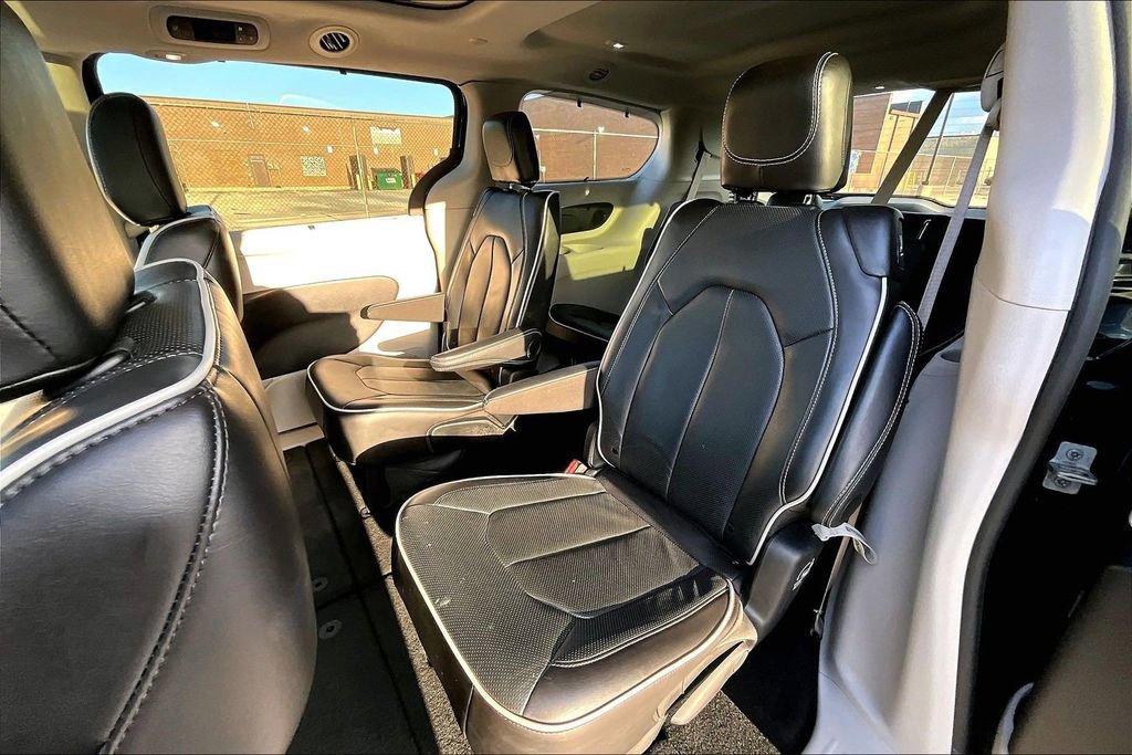 Used 2024 Chrysler Pacifica Limited FWD image 25