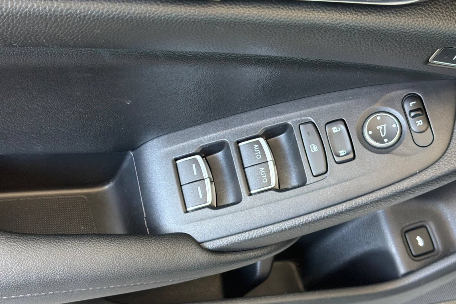 Used 2019 Honda Accord Touring image 17