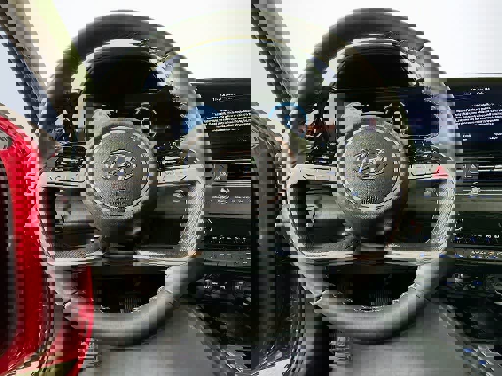 Used 2022 Hyundai Elantra Limited image 17