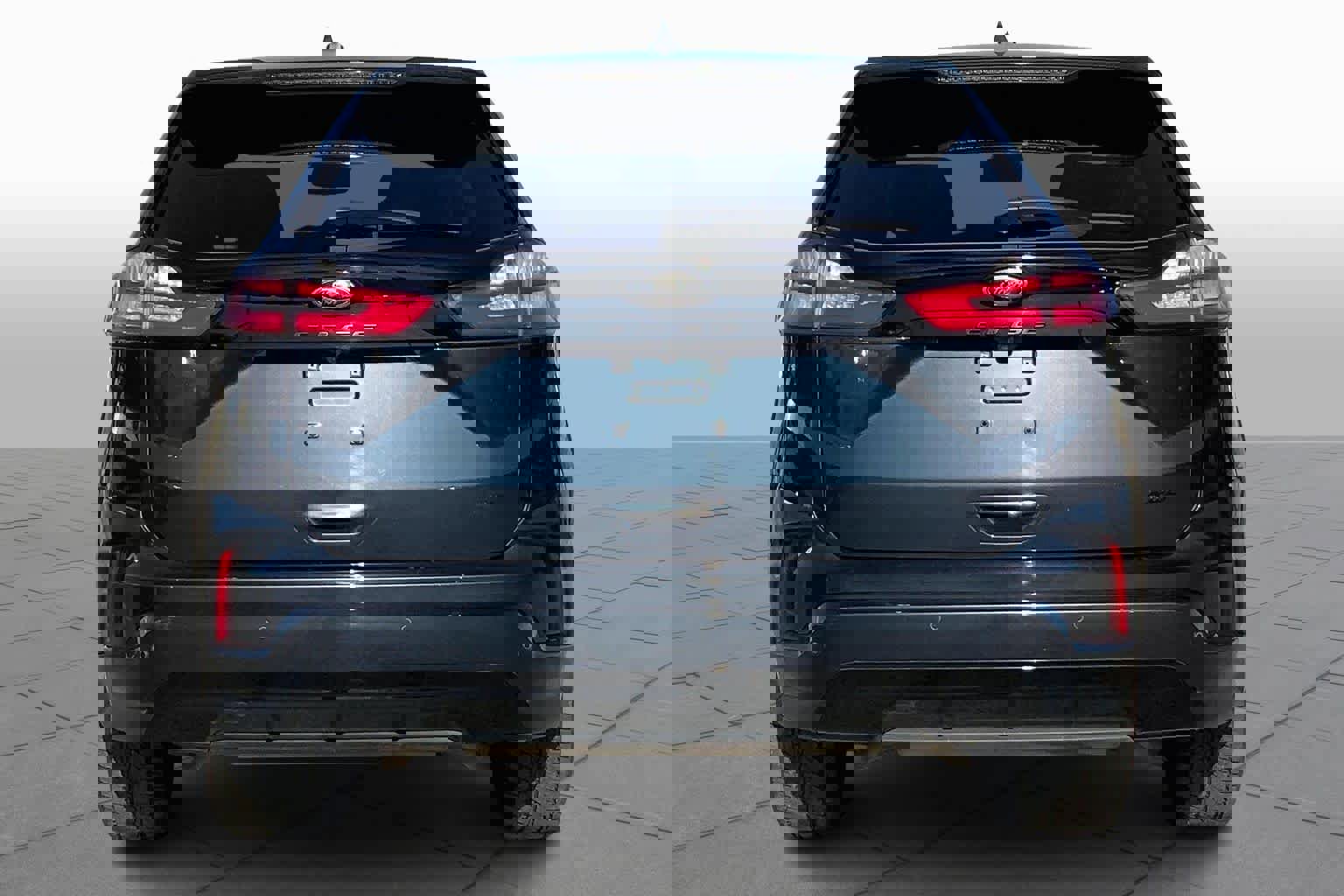 Certified 2024 Ford Edge SE w/ Black Appearance Package image 3