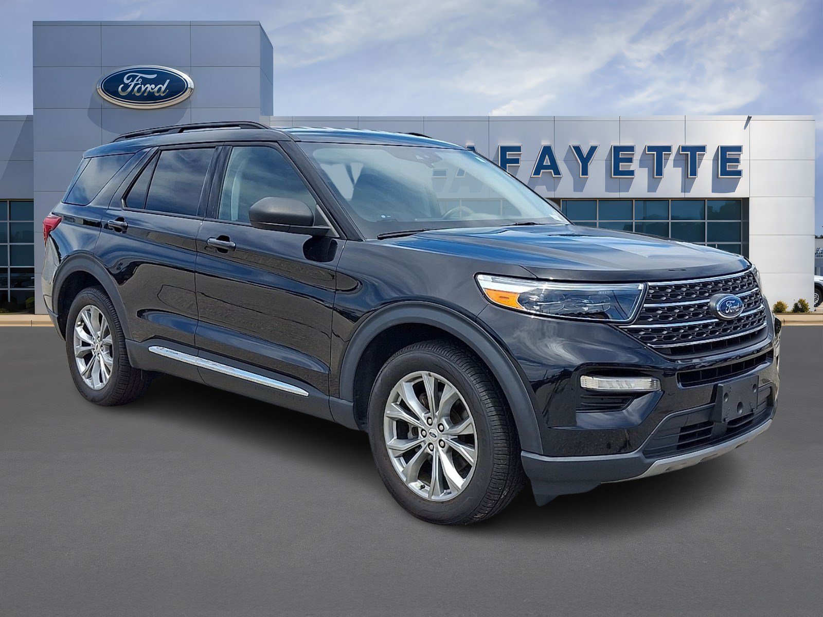 Certified 2022 Ford Explorer XLT w/ Equipment Group 202A