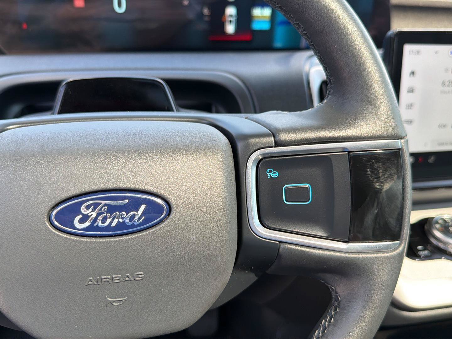 Certified 2025 Ford Expedition Active AWD/4WD image 23