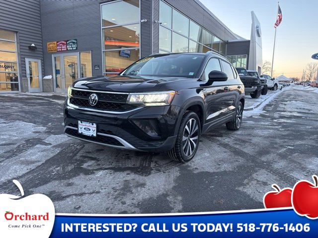 Used 2022 Volkswagen Taos SE image 1