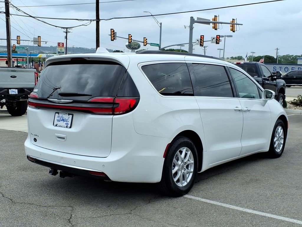 Used 2022 Chrysler Pacifica Touring-L FWD image 10
