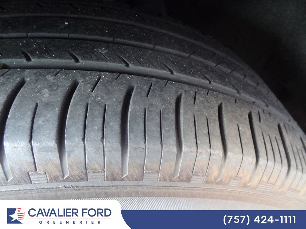 Certified 2024 Ford Explorer XLT RWD image 14