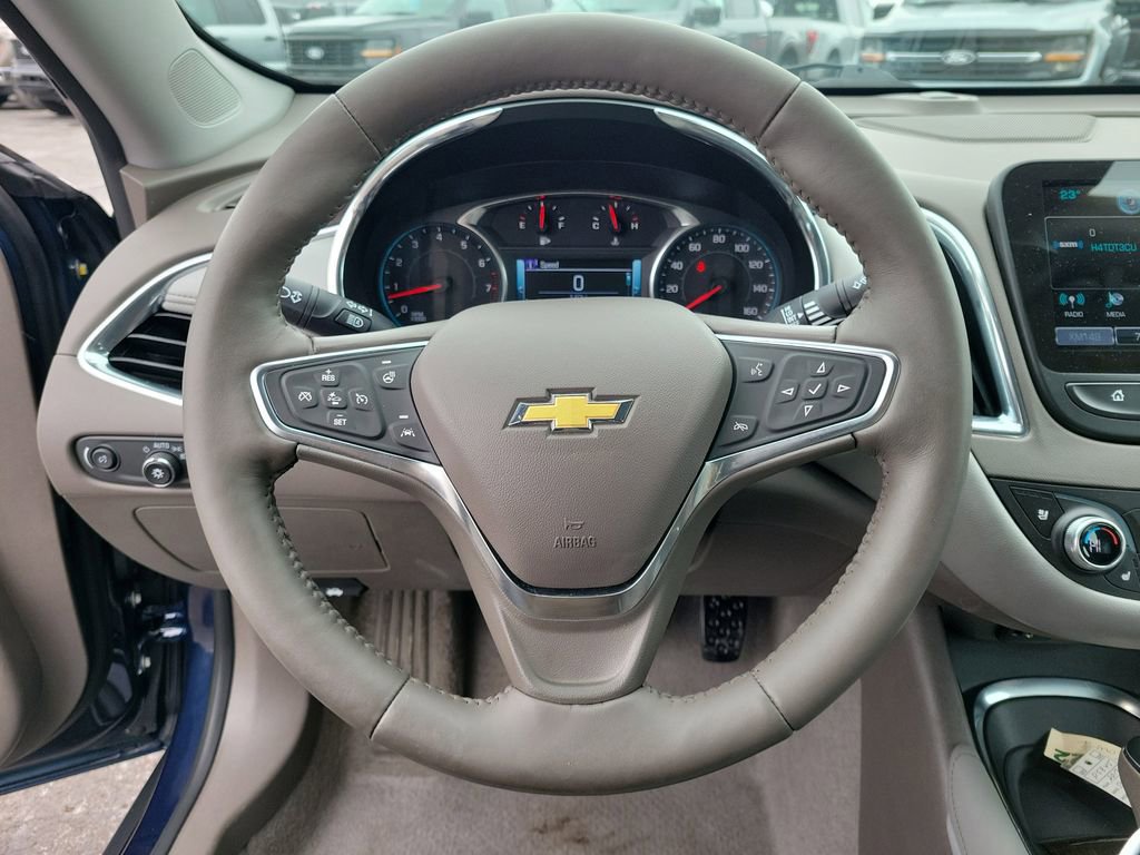 Used 2017 Chevrolet Malibu Premier w/ Driver Confidence Package image 22