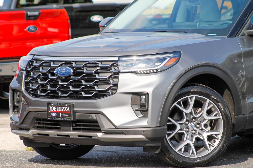 Certified 2025 Ford Explorer Platinum w/ Ultimate Package AWD/4WD image 11