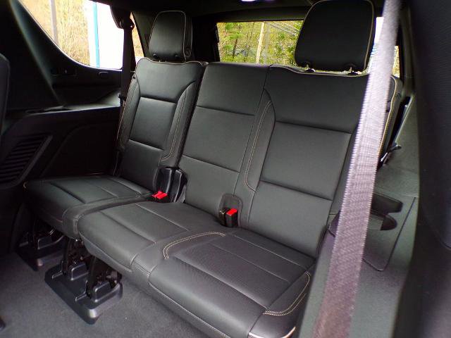 Used 2024 GMC Yukon SLT w/ SLT Luxury Package AWD/4WD image 16