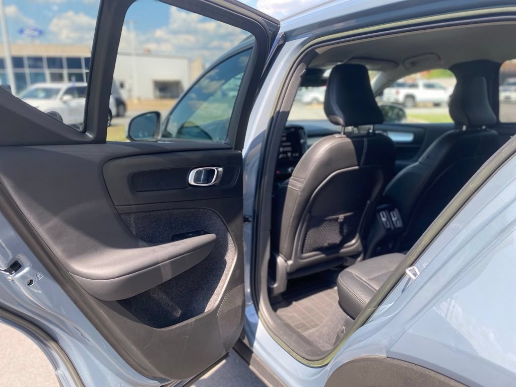 Used 2022 Volvo XC40 T5 Momentum AWD/4WD image 26