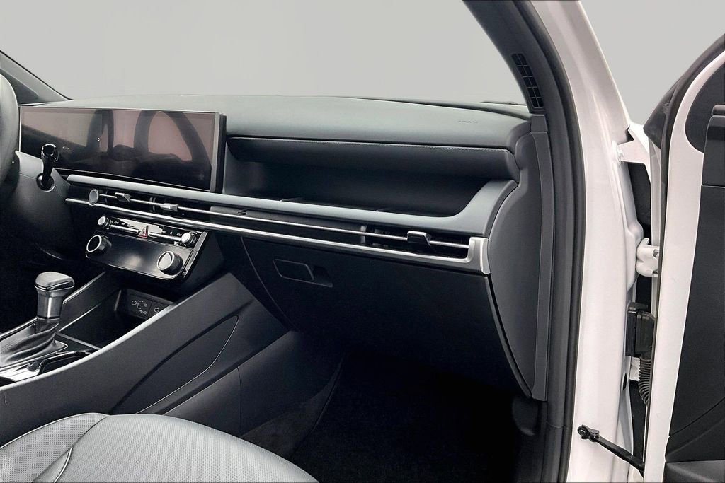 Used 2025 Hyundai Santa Cruz SEL FWD image 17
