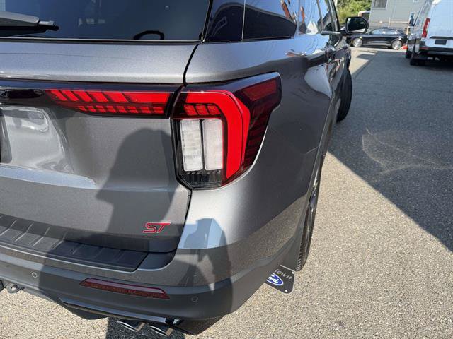 Certified 2025 Ford Explorer ST AWD/4WD image 7