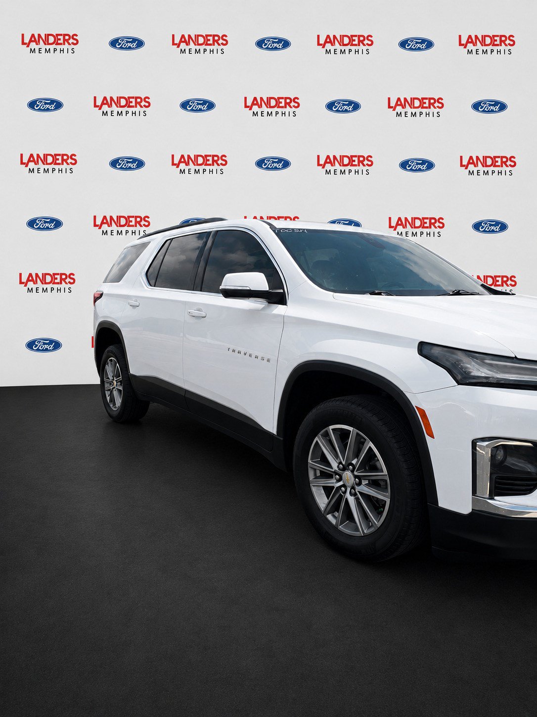 Used 2023 Chevrolet Traverse LT FWD image 3