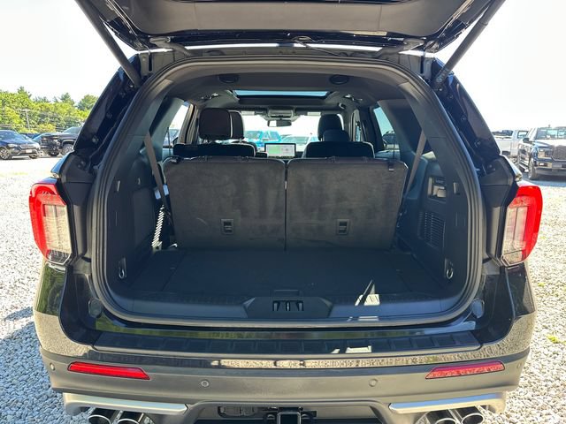 Certified 2025 Ford Explorer Platinum w/ Ultimate Package AWD/4WD image 16