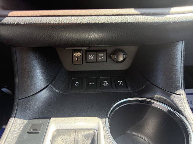 Used 2017 Toyota Highlander XLE AWD/4WD image 19