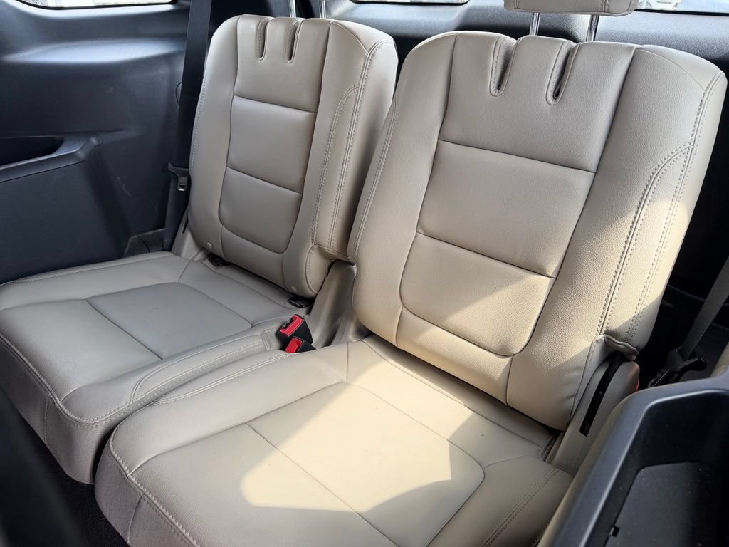 Certified 2018 Ford Explorer XLT w/ Equipment Group 202A AWD/4WD image 8