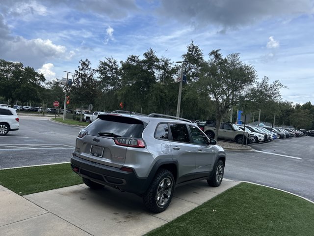 Used 2019 Jeep Cherokee Trailhawk AWD/4WD image 5