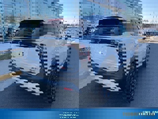 Used 2025 Nissan Kicks SR image 5