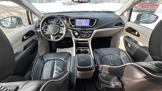 Used 2022 Chrysler Pacifica Limited image 13