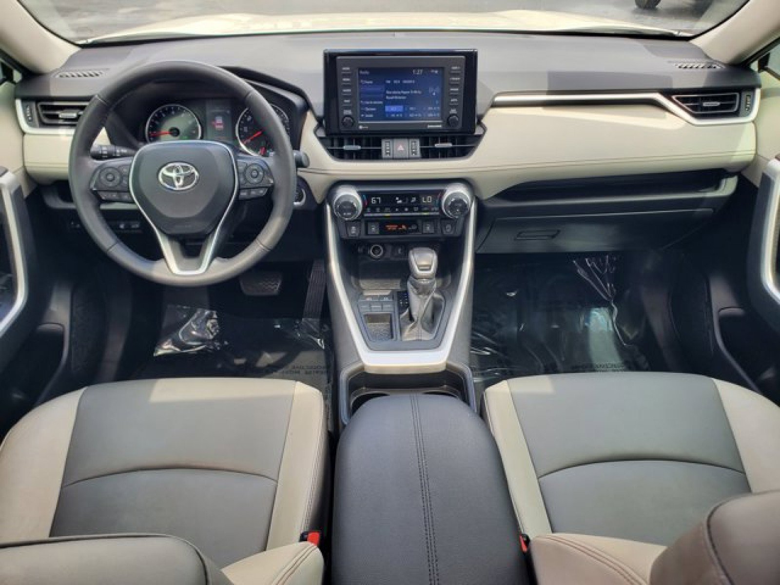 Used 2021 Toyota RAV4 XLE Premium image 29